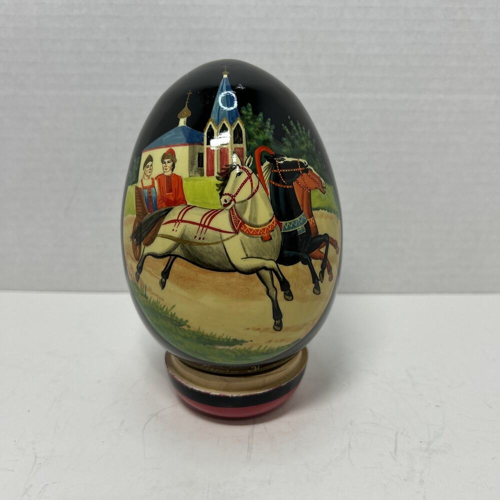 Vtg Russian Troika Hand Painted Lacquered Folk Art Wood Egg Signed Couple Church